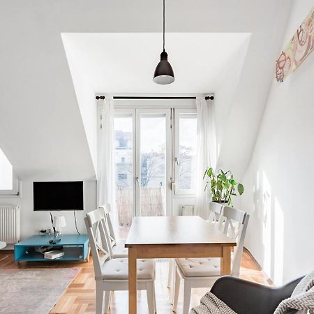 Relax Into Loft Living At A Light-Filled City Escape Βουδαπέστη Εξωτερικό φωτογραφία