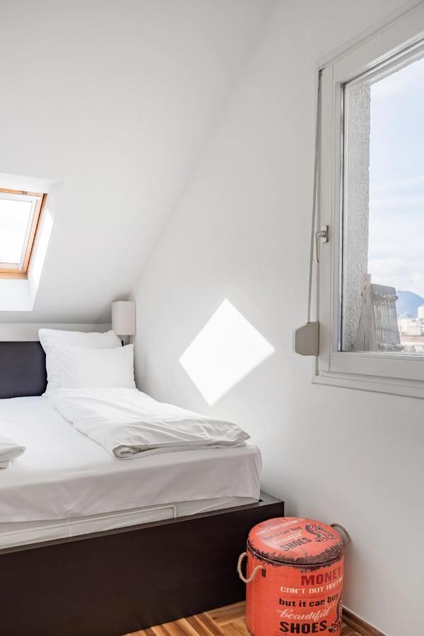 Relax Into Loft Living At A Light-Filled City Escape Βουδαπέστη Εξωτερικό φωτογραφία