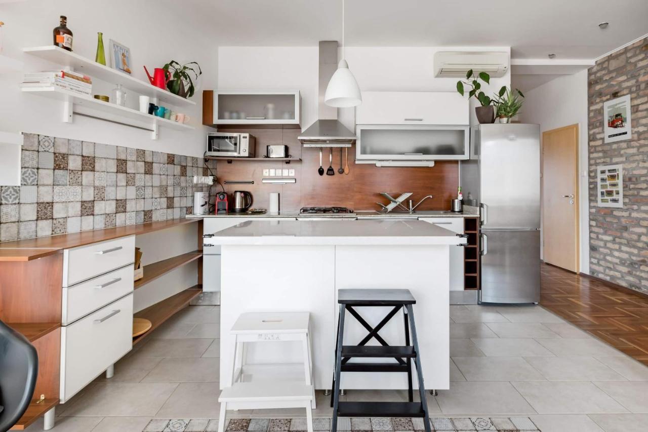 Relax Into Loft Living At A Light-Filled City Escape Βουδαπέστη Εξωτερικό φωτογραφία